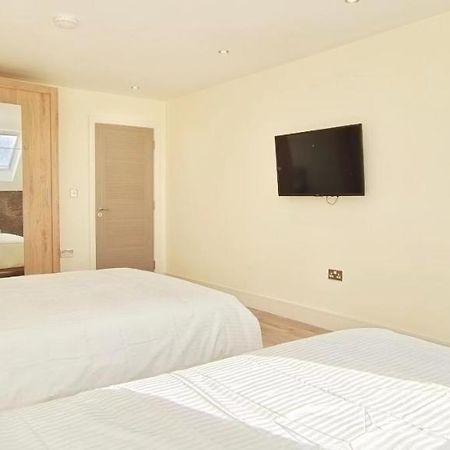 Top Floor Flat 5 Northwood ノースウッド エクステリア 写真