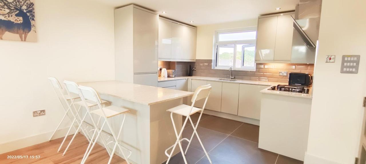 Top Floor Flat 5 Northwood ノースウッド エクステリア 写真