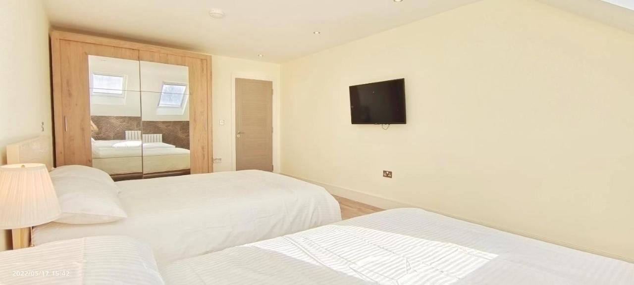 Top Floor Flat 5 Northwood ノースウッド エクステリア 写真
