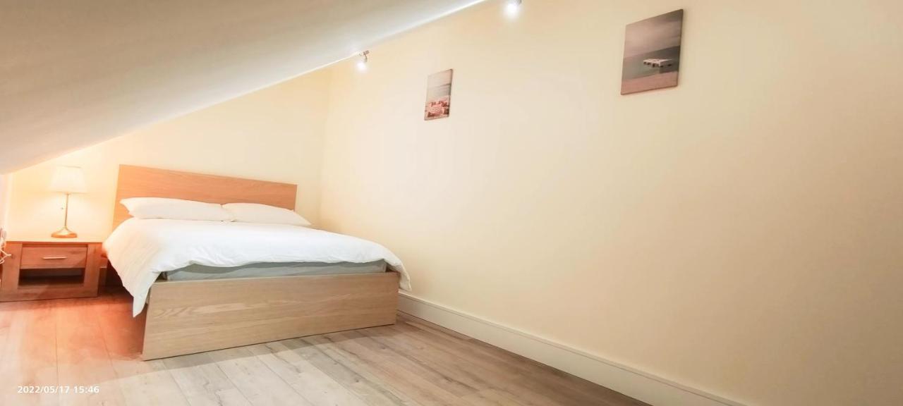 Top Floor Flat 5 Northwood ノースウッド エクステリア 写真