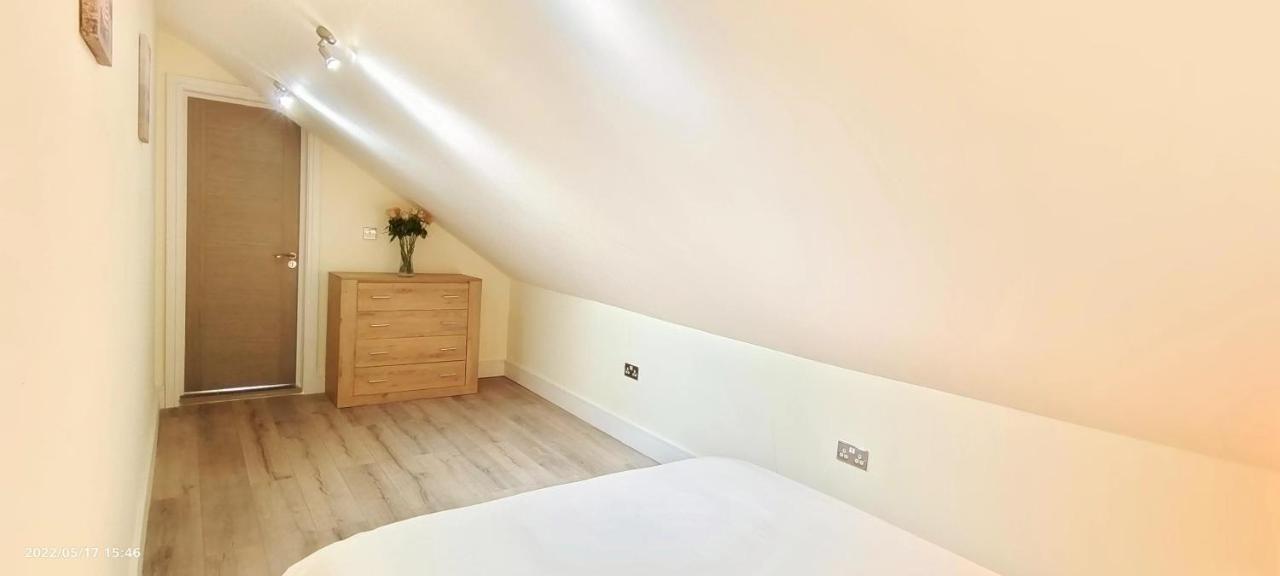 Top Floor Flat 5 Northwood ノースウッド エクステリア 写真