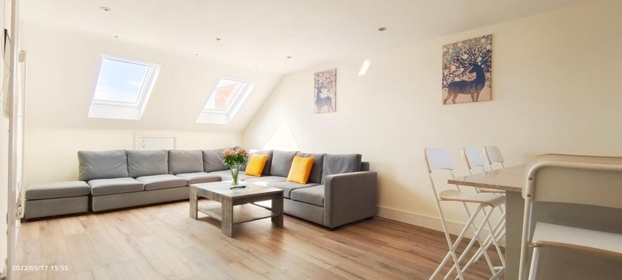 Top Floor Flat 5 Northwood ノースウッド エクステリア 写真