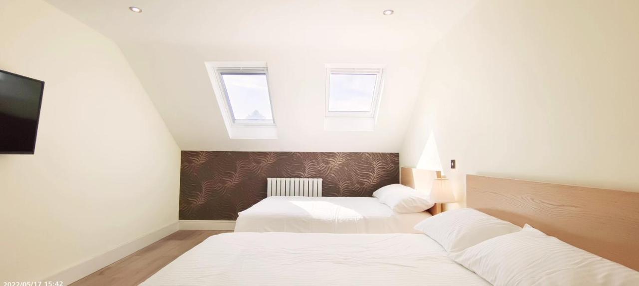 Top Floor Flat 5 Northwood ノースウッド エクステリア 写真