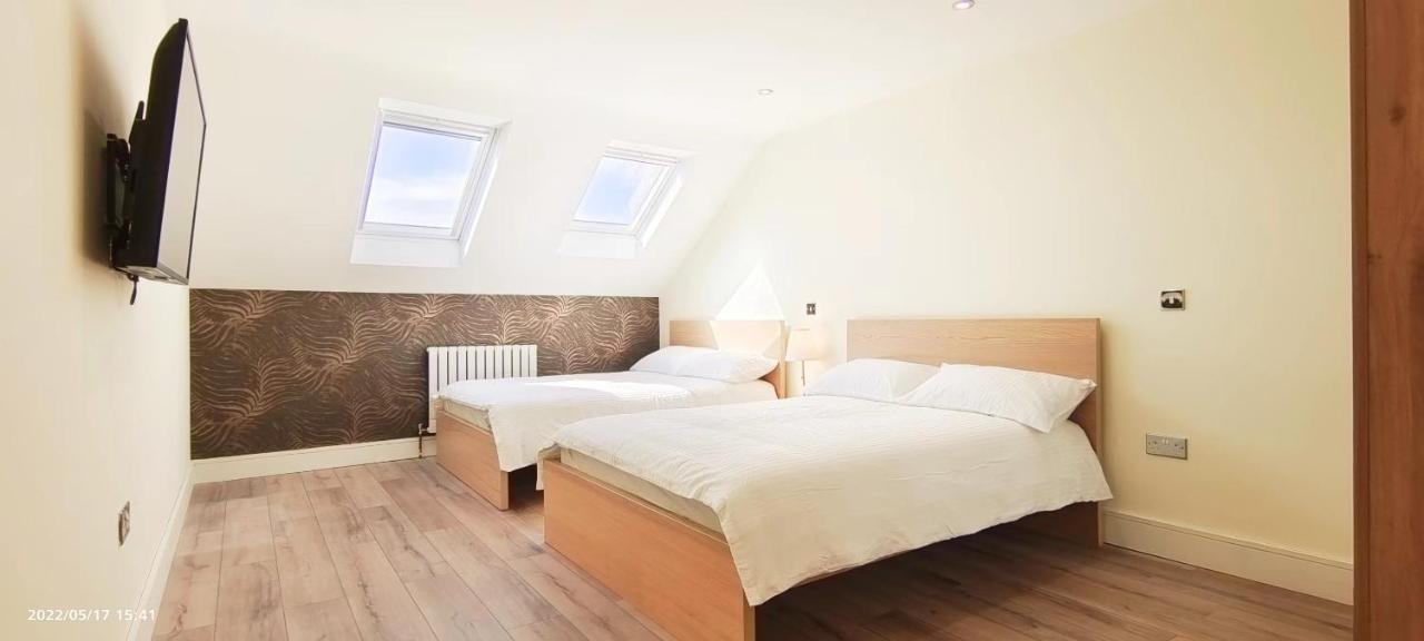 Top Floor Flat 5 Northwood ノースウッド エクステリア 写真
